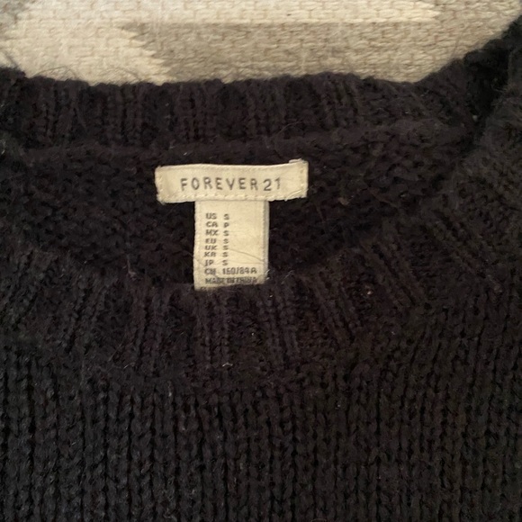 ā¢FOREVER 21 JERSEY STYLE SWEATER⢠- Picture 2 of 2